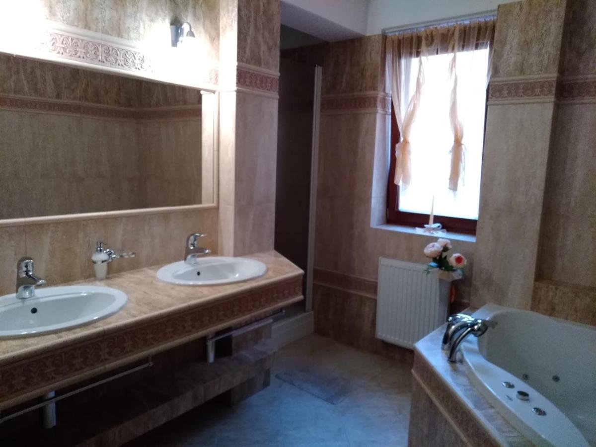 Brezno 2 Izbovy Apartman Sabi Exterior photo